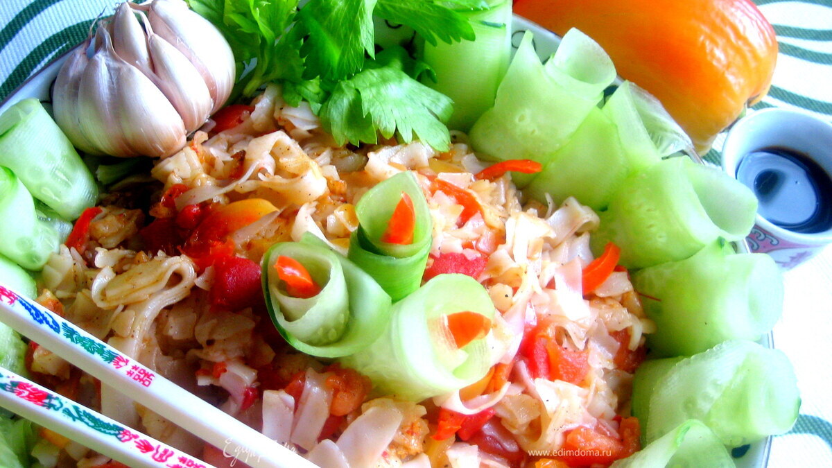 Салат тeплый из рисовой лапши ("Неделя японской кухни")