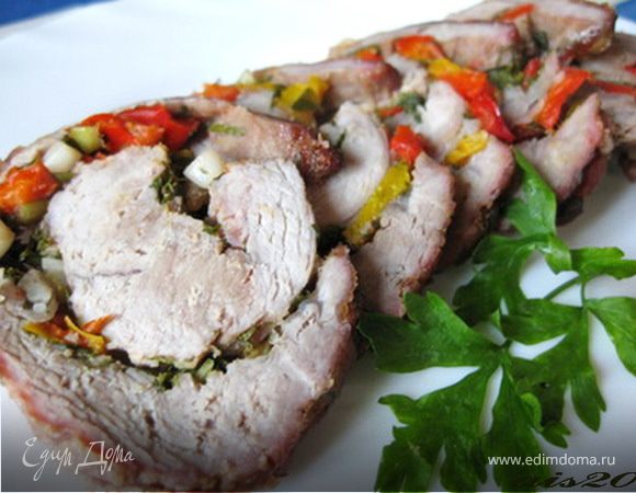 Рулет из телятины с перцем и зеленью Рулет из телятины с перцем и зеленью