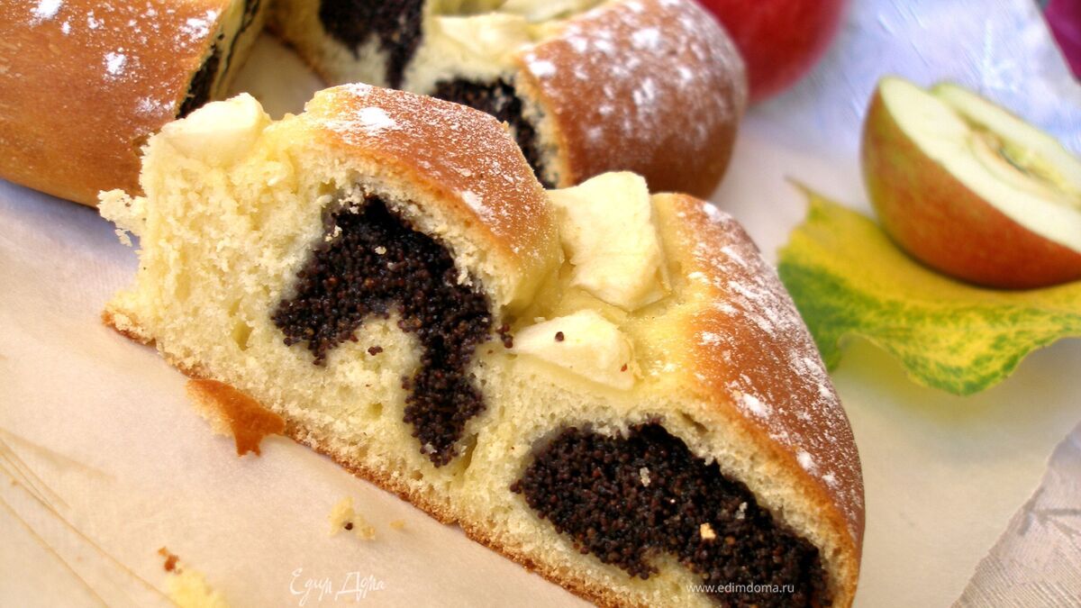 Маковый пирог-улитка с яблоками