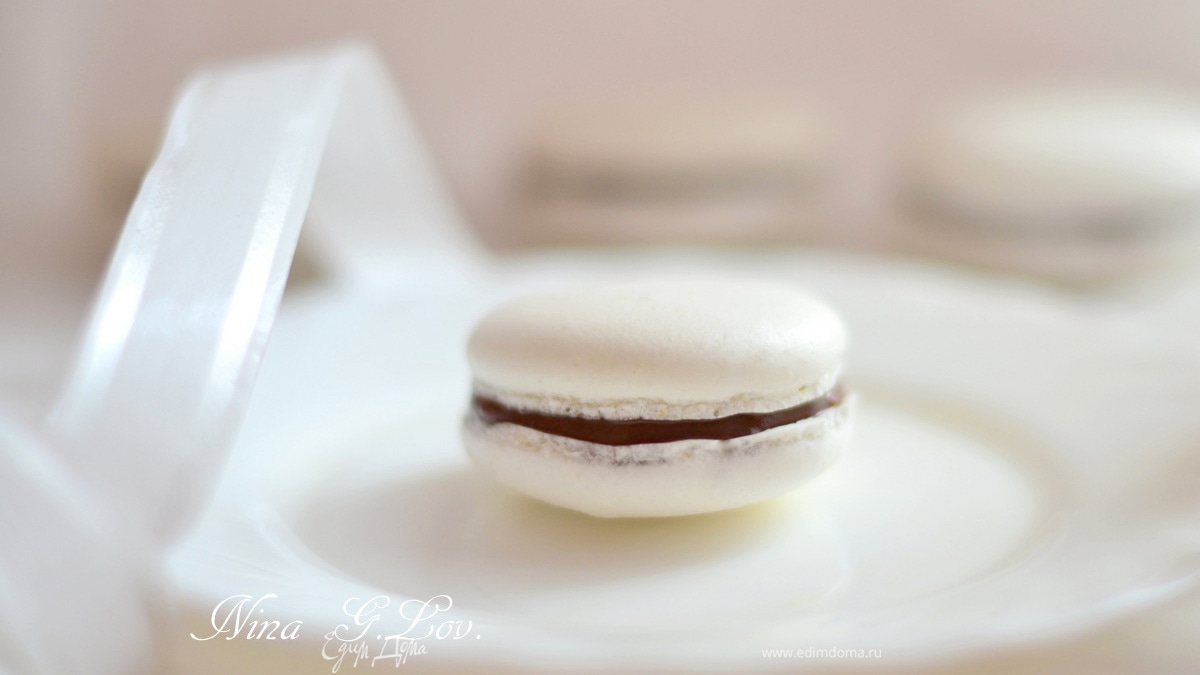 "Макароны" с шоколадным кремом (Makarons with chocolate cream)