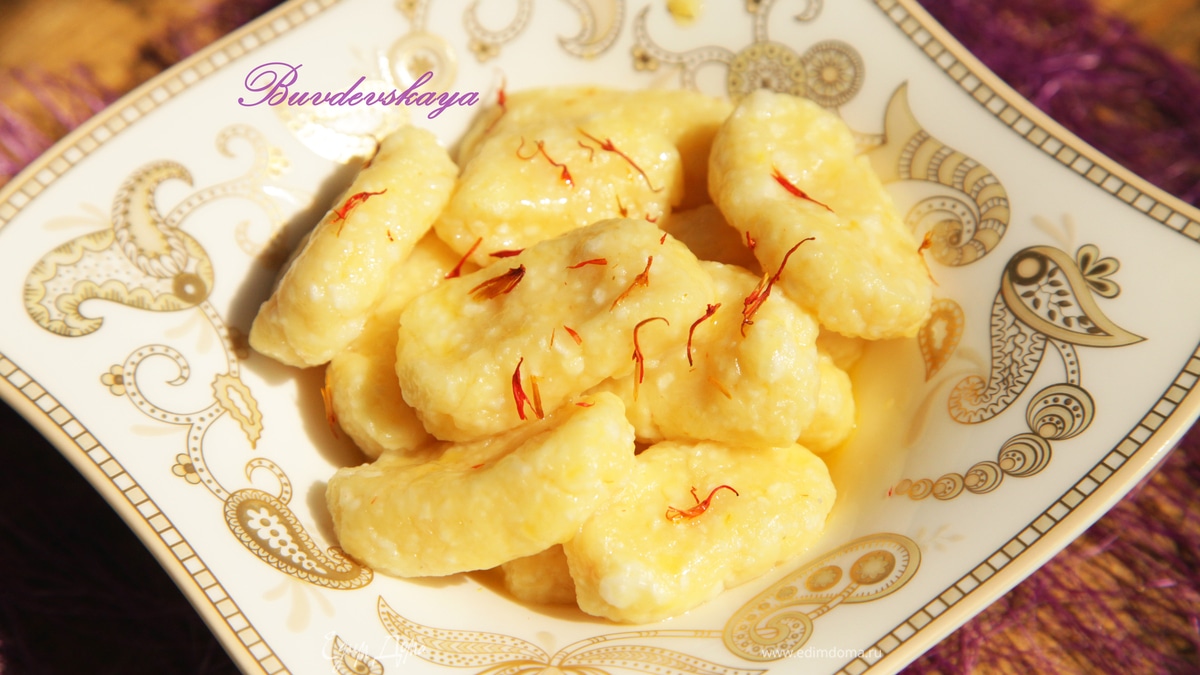 Ленивые вареники с шафраном и лимонной цедрой