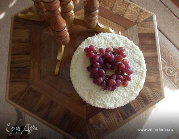 Медово-сливочный торт с чернично-персиковым желе Медово-сливочный торт с чернично-персиковым желе