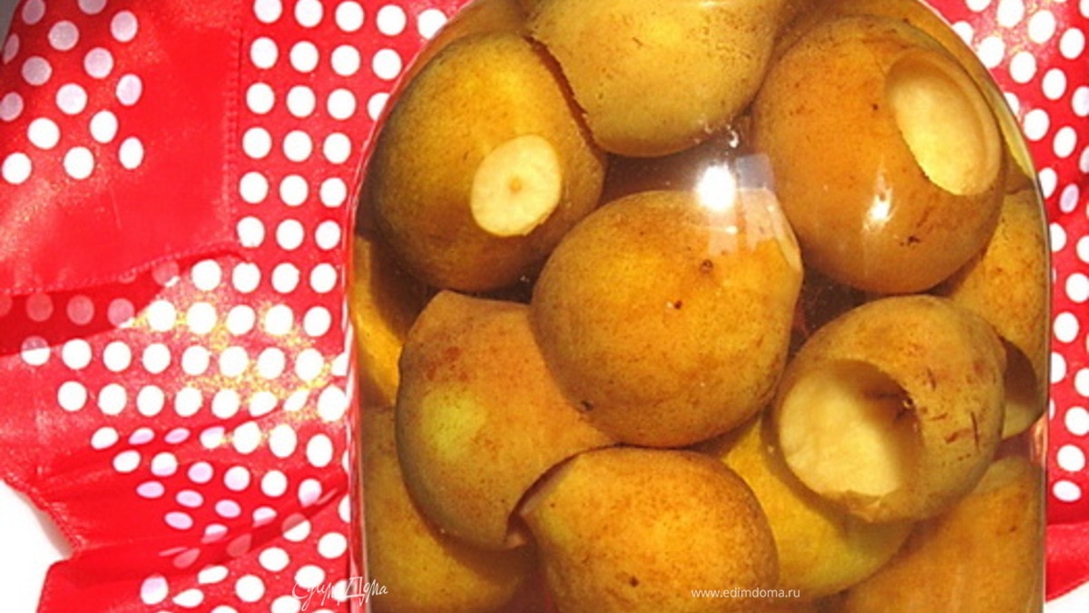 Грушевый компот с корицей