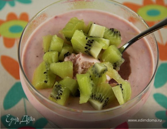 Йогуртово-клубничный мусс с киви