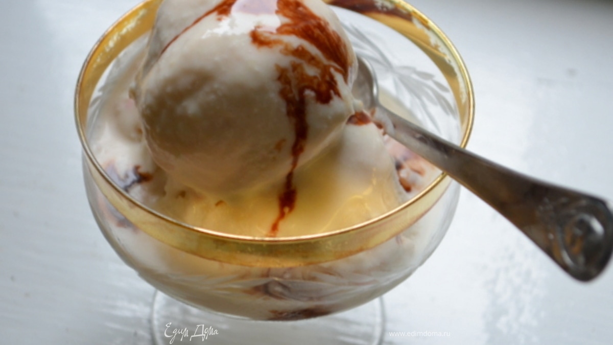 Ванильное мороженое в старом стиле