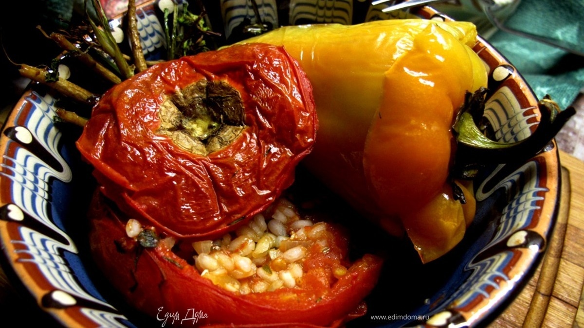 Фаршированные томаты и перцы Yemista
