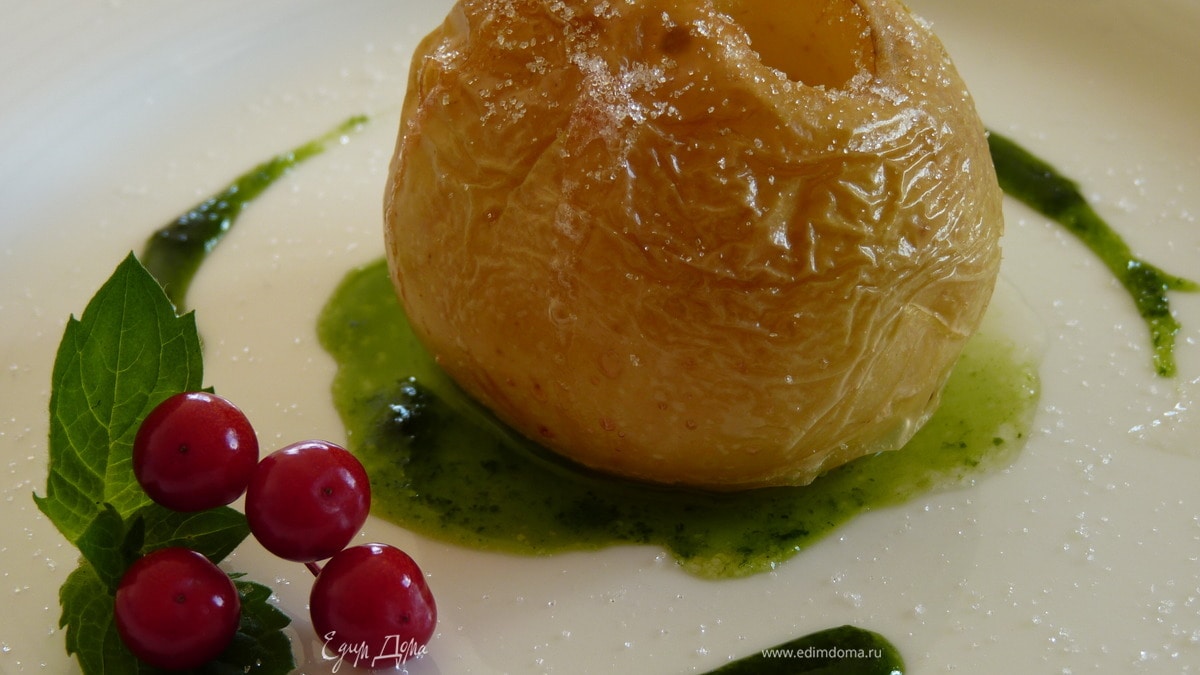 Запеченные яблоки с мятным соусом