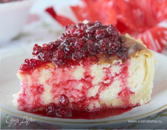 Чизкейк с брусничным соусом Чизкейк с брусничным соусом