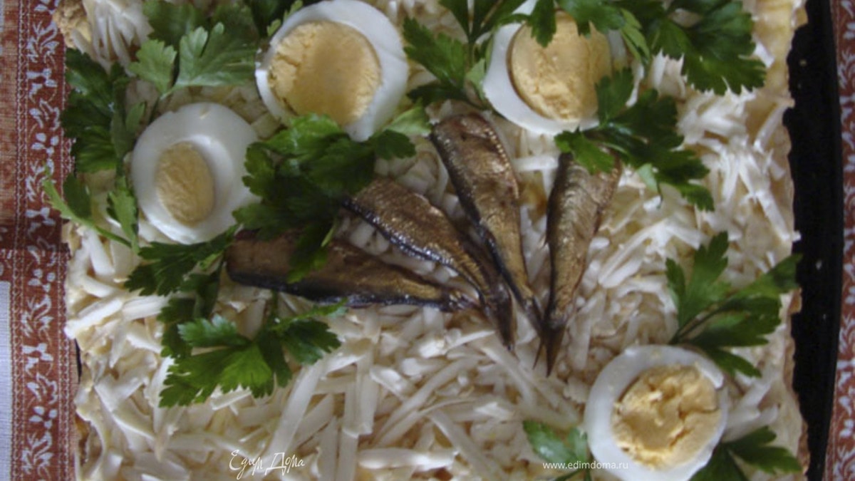 слоеный салат со шпротами и колбасным сыром