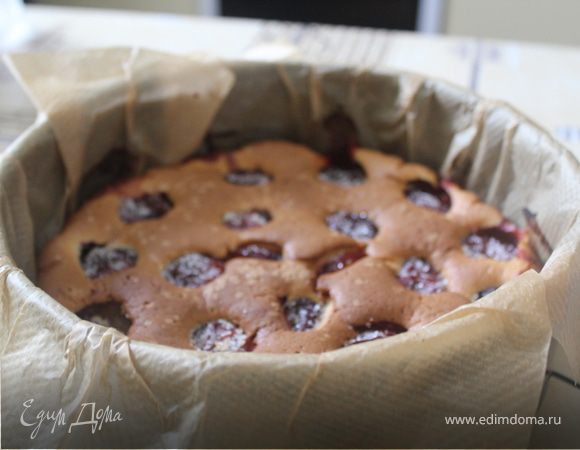 Пирог со сливами