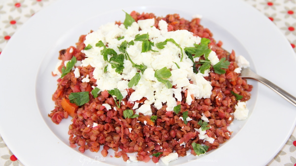 Гречка с овощами и фетой