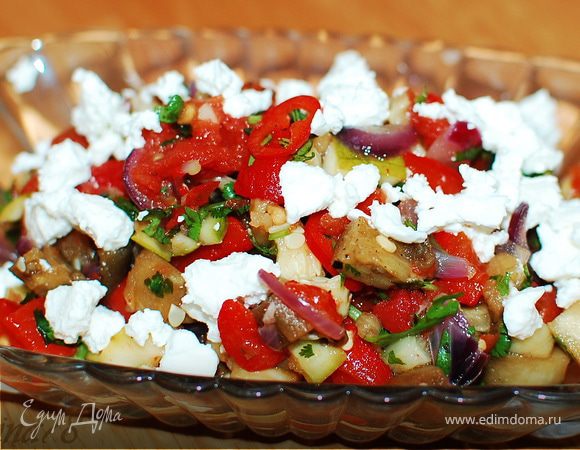 Салат из запеченных овощей с сыром фета Салат из запеченных овощей с сыром фета