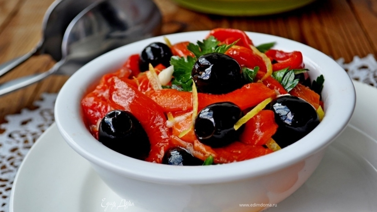 Салат с печеным сладким перцем