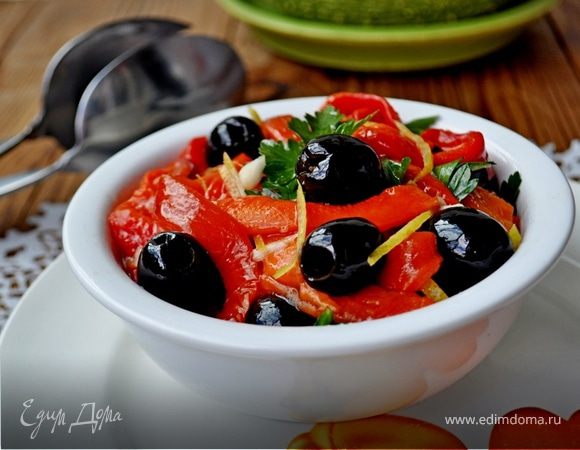 Салат с печеным сладким перцем Салат с печеным сладким перцем