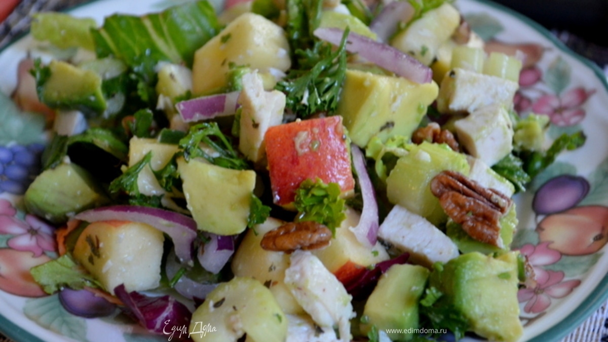 Салат с курицей и авокадо