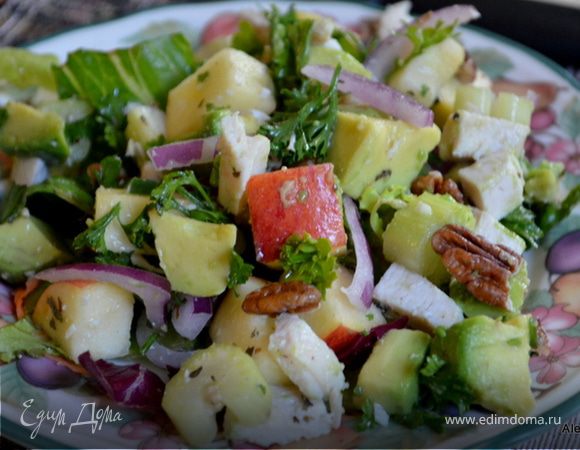 Салат с курицей и авокадо