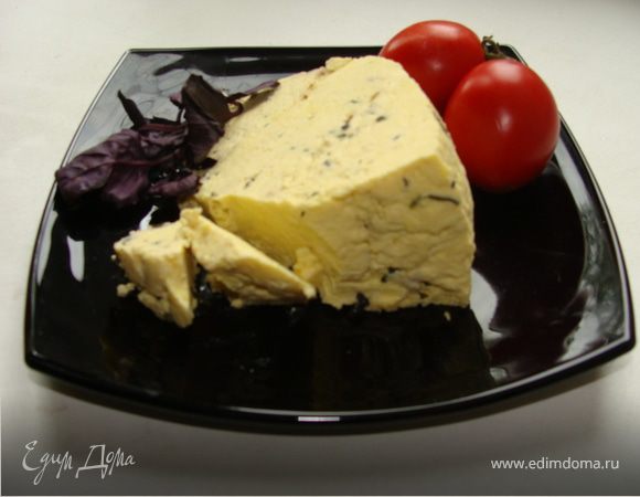 Домашний сыр с базиликом