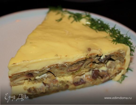 Бисквитный торт с белыми грибами Бисквитный торт с белыми грибами