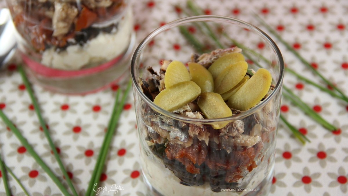 Веррины с козьим сыром, маслинами, вялеными томатами и сардинами