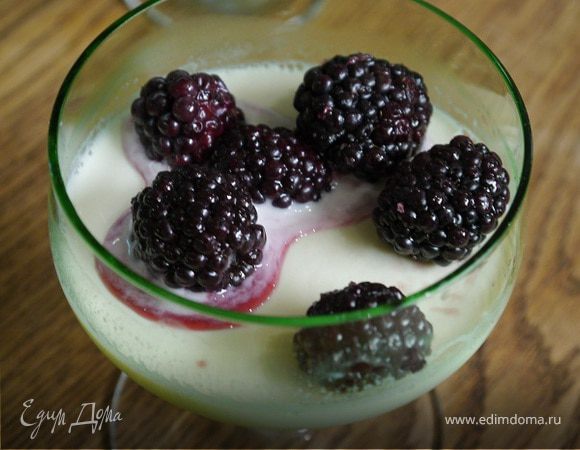 Панна котта с ежевикой Панна котта с ежевикой