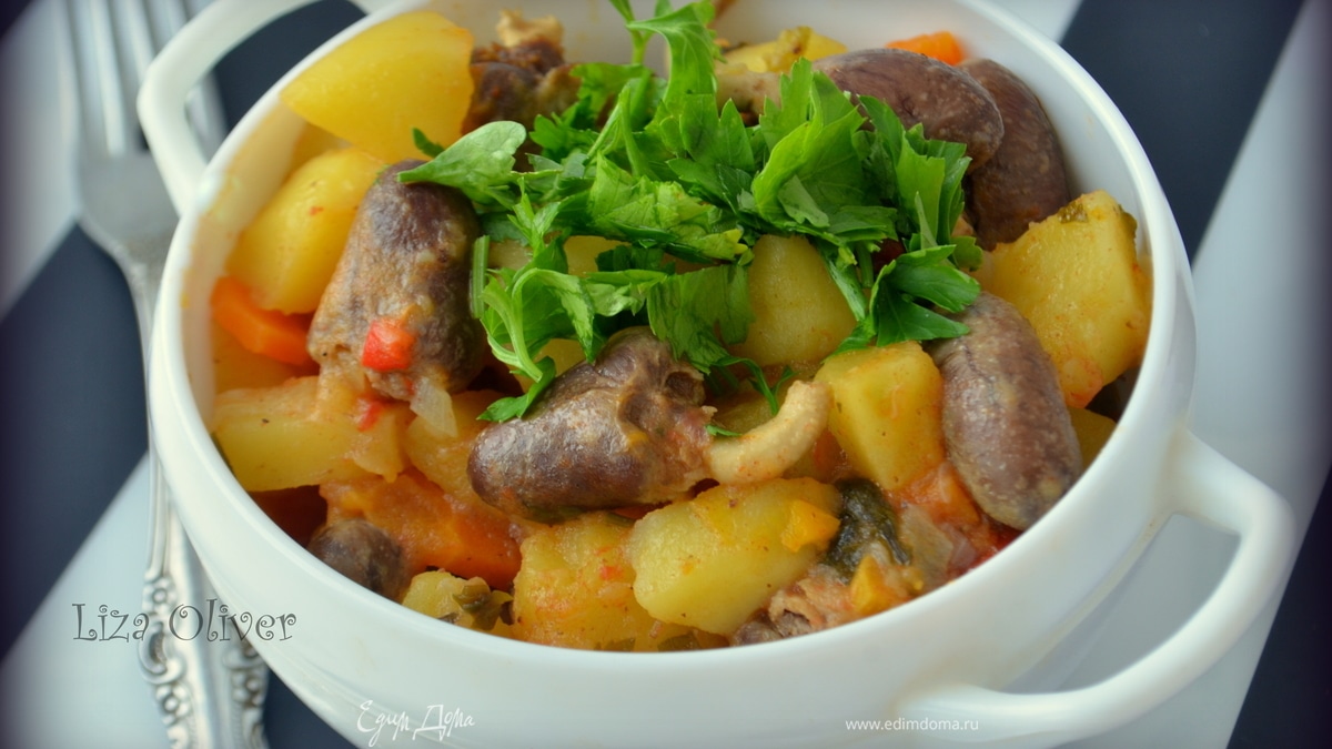 Острое жаркое с куриными сердечками и картофелем