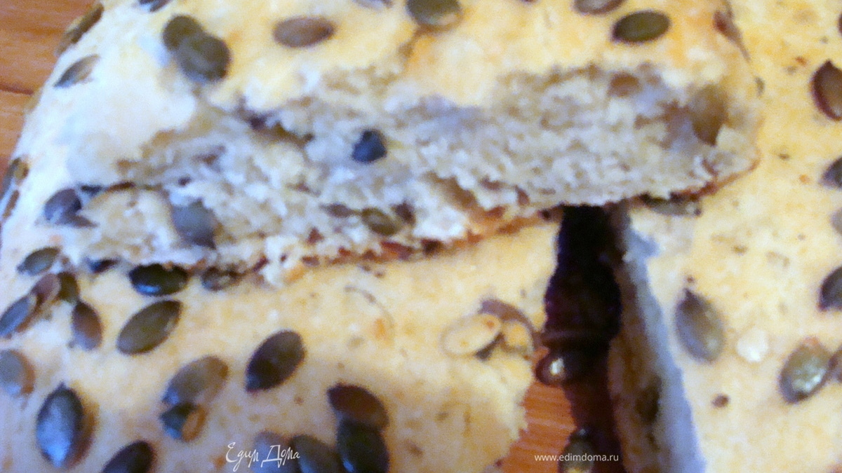 Чесночная фокачча с майораном и тыквенными семечками