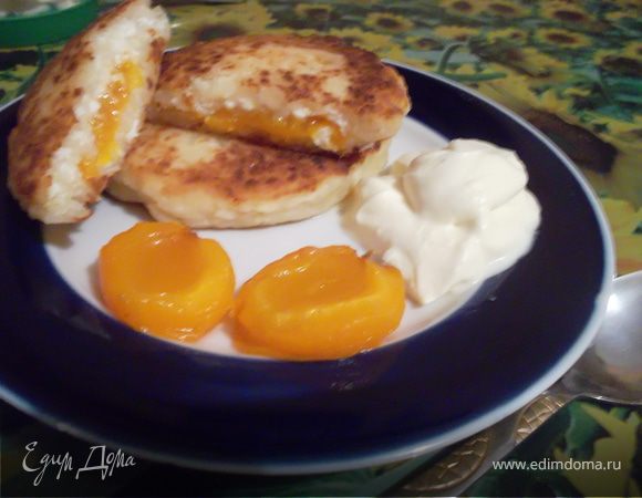 Сырники с абрикосами Сырники с абрикосами