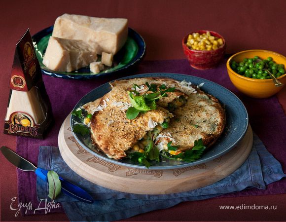 Кесадилья с курицей, горошком и сыром