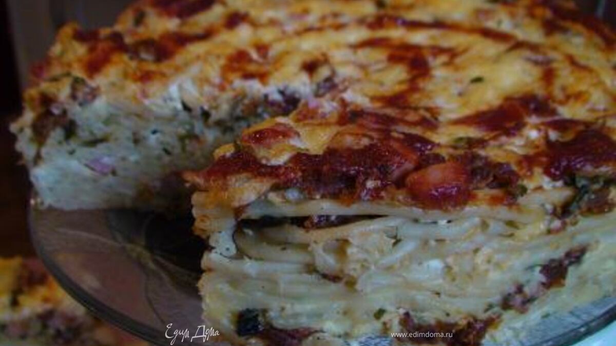 Макаронный торт с сыром, ветчиной и вялеными помидорами