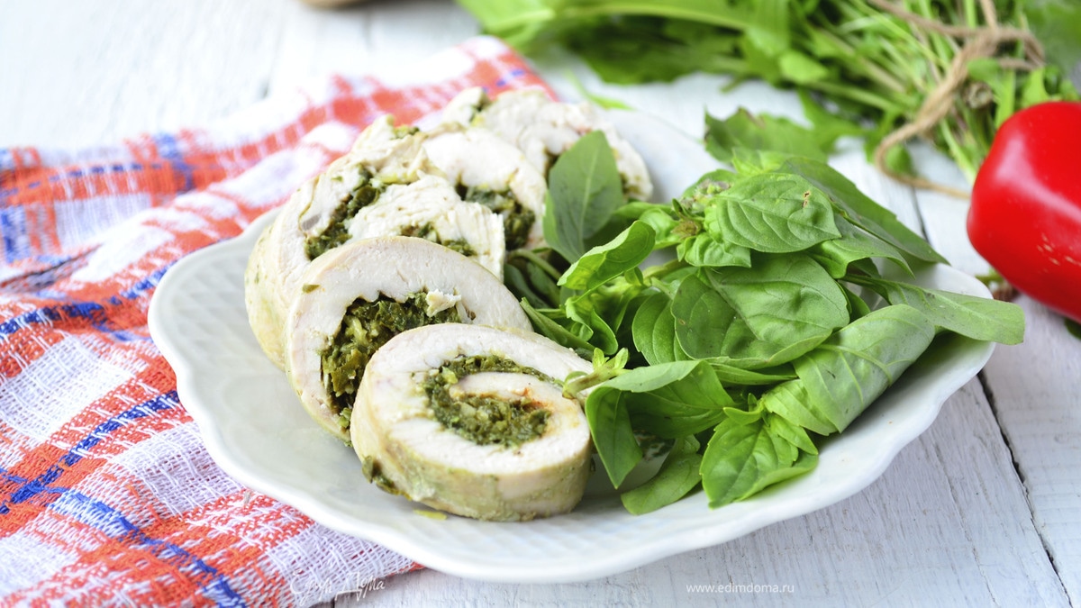 Куриные рулетики с зеленой начинкой