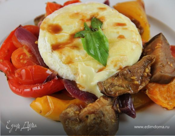 Запеченные овощи с базиликом и жареным сыром Запеченные овощи с базиликом и жареным сыром