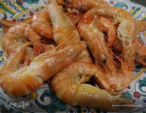 Креветки, жаренные с чесноком и петрушкой 
