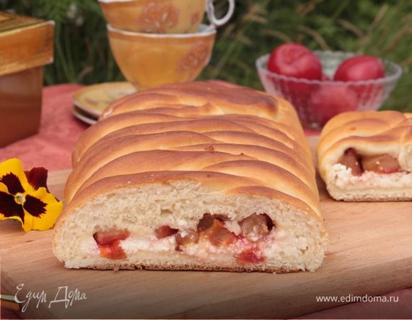 Коса с творогом и сливой Коса с творогом и сливой