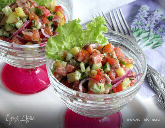 Салат из семги с овощами