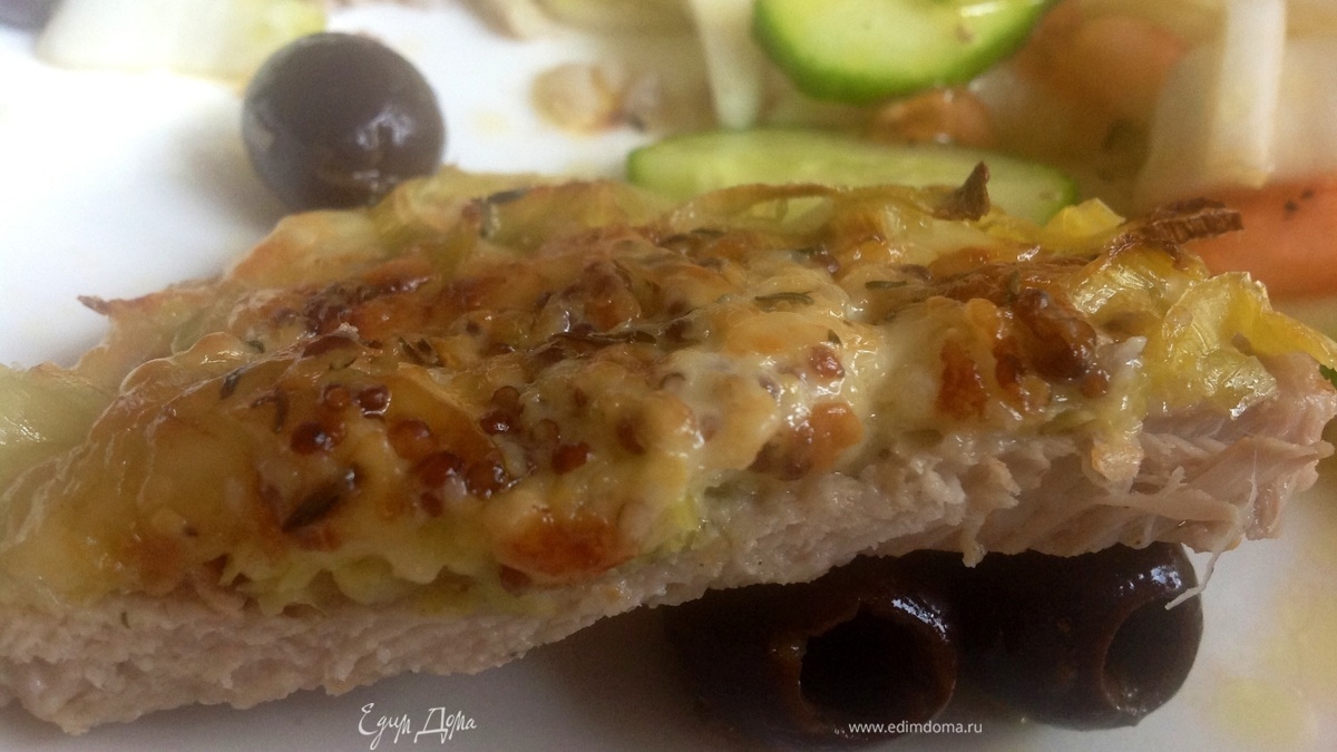 Свиные медальоны под сливочно-горчичной шапочкой