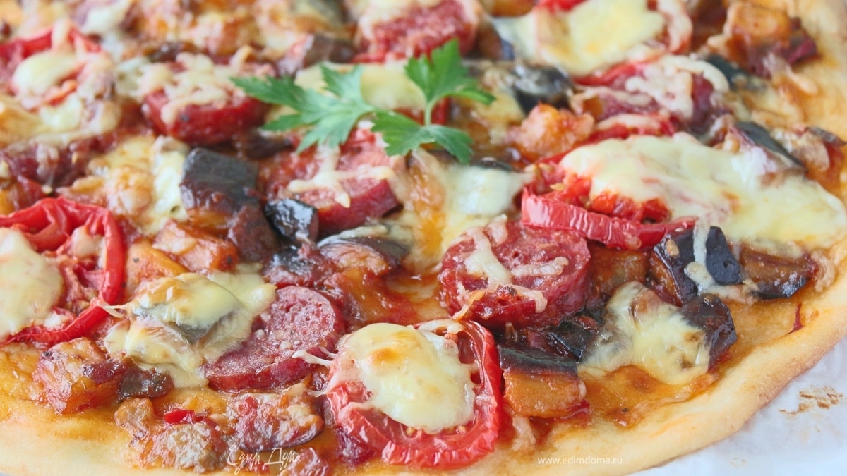 Пицца с баклажанами и сыром Джюгас