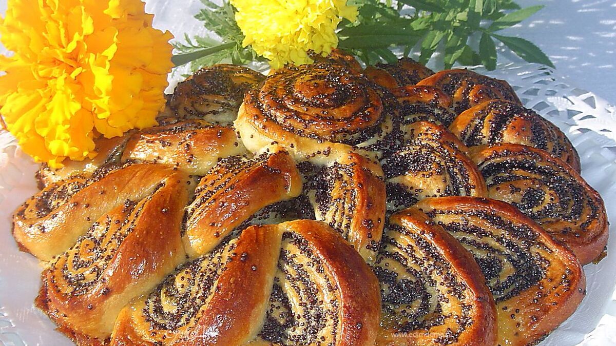 Пирог-рулет с маком