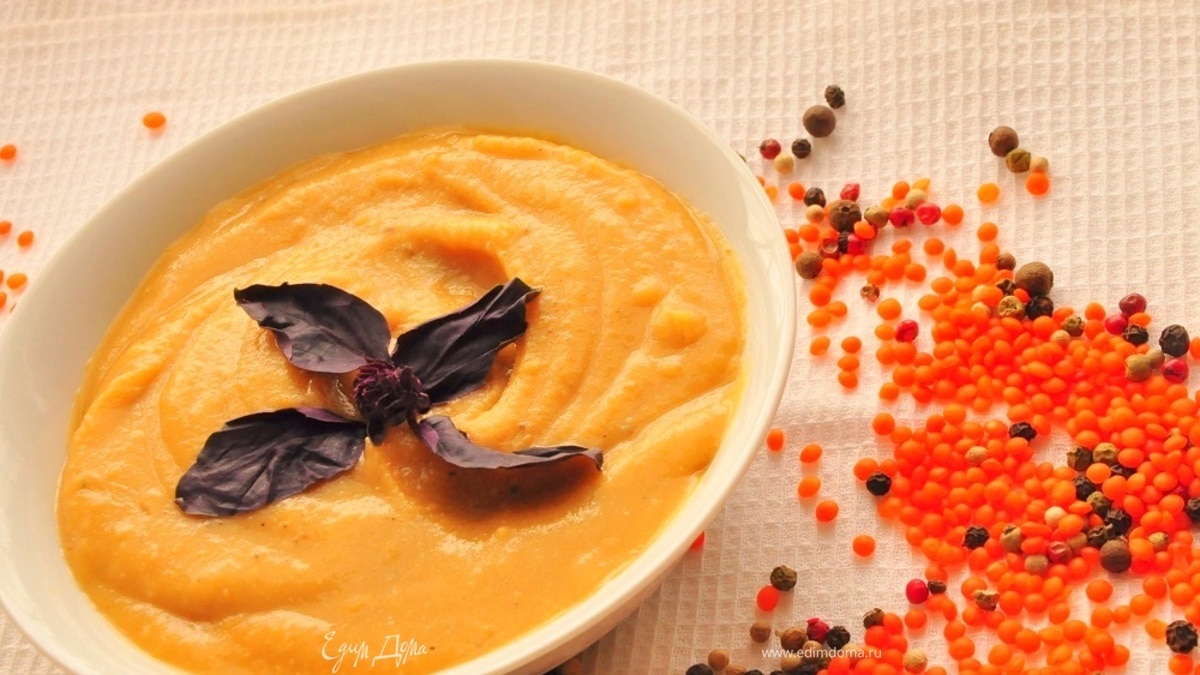 Пряный чечевичный суп-пюре с сыром Джюгас