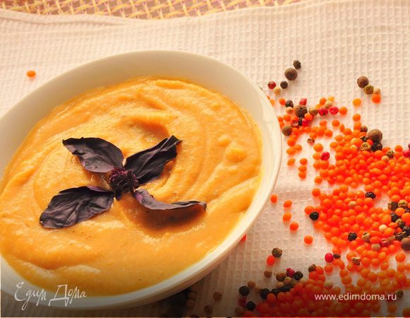 Пряный чечевичный суп-пюре с сыром Джюгас Пряный чечевичный суп-пюре с сыром Джюгас