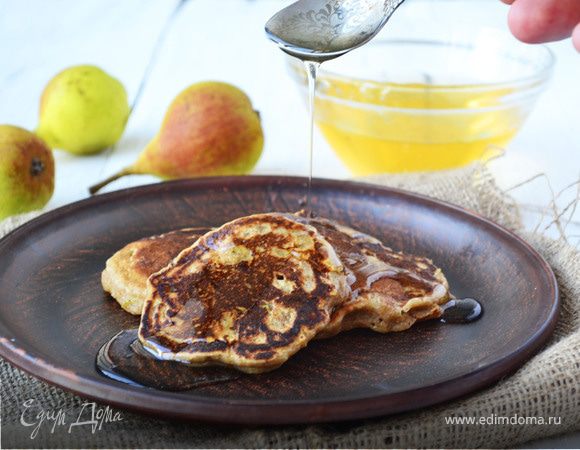 Ржаные панкейки с грушами