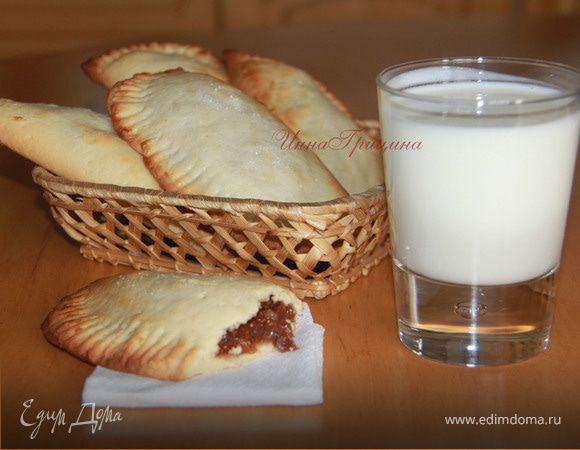 Турноверы с инжиром и орехами