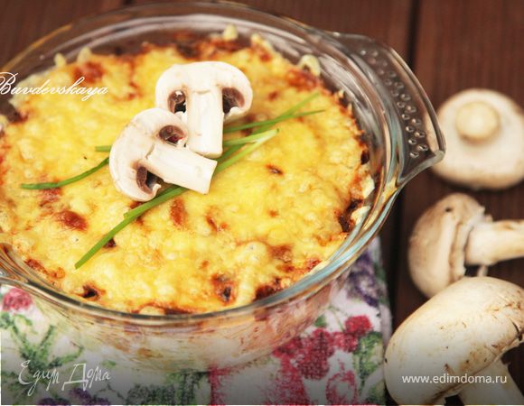 Курица с грибами на рисовой подушке