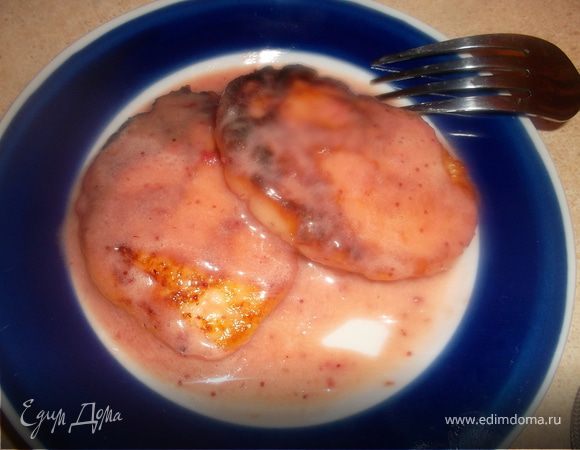 Нежнейшие сырники с соусом "Клубника со сливками" Нежнейшие сырники с соусом "Клубника со сливками"