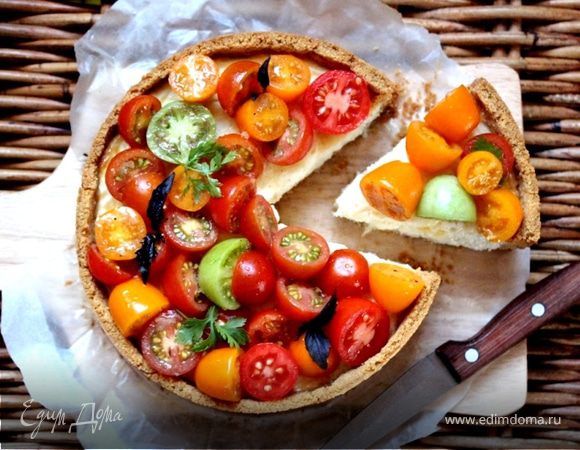 Чизкейк с сыром Джюгас и помидорным салатом