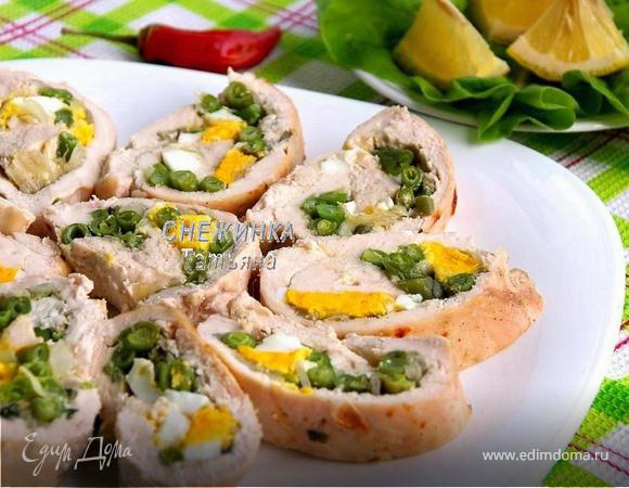 Куриный рулет со спаржевой фасолью, яйцом и сыром Джюгас Куриный рулет со спаржевой фасолью, яйцом и сыром Джюгас