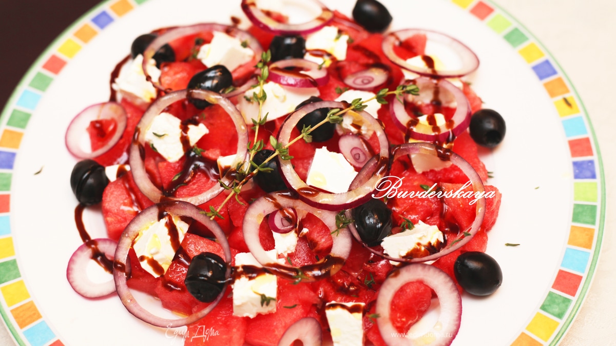 САЛАТ ИЗ АРБУЗА, ФЕТЫ И МАСЛИН