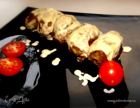 Мясные зразы с лесными грибами под сливочным соусом с сыром Джюгас Мясные зразы с лесными грибами под сливочным соусом с сыром Джюгас