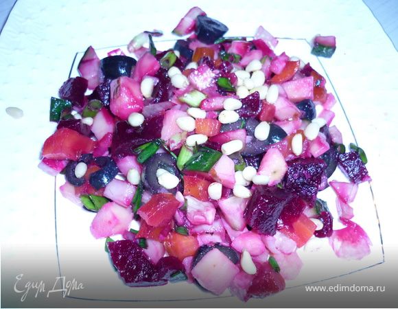 Винегрет с маслинами и кедровыми орешками