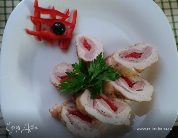 Куриная грудка, фаршированная печеным перцем и ветчиной