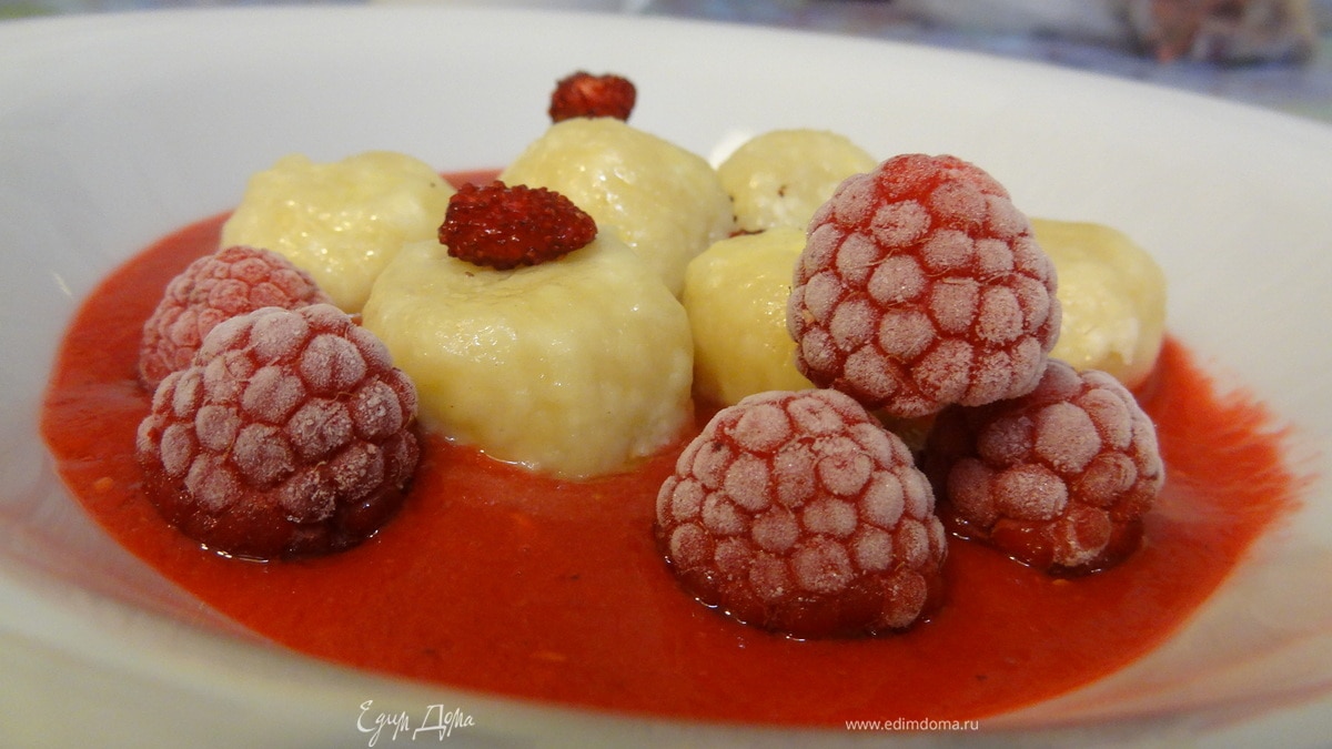 Ленивые вареники с ягодным соусом "кули"
